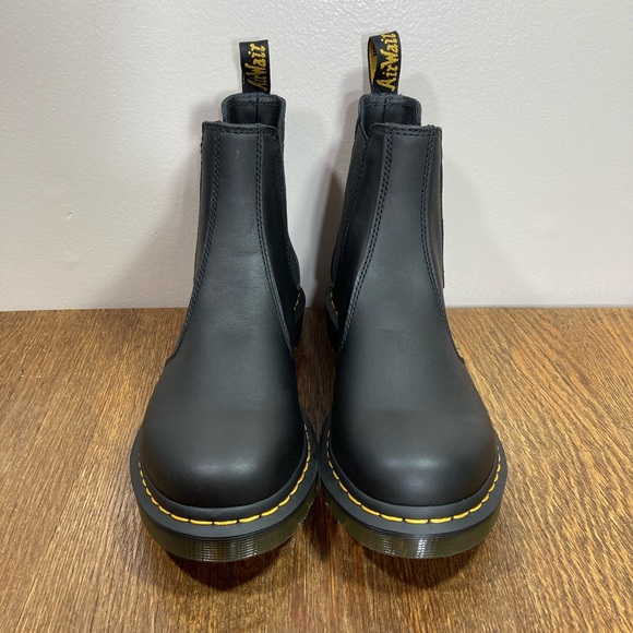 New Dr. Martens 2976 Black Chelsea Boots with Yellow Stitching Women’s Size 9 - Picture 3 of 12